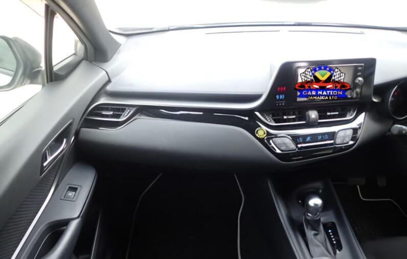 
								2018 Toyota CH-R Sport 1.8L full									