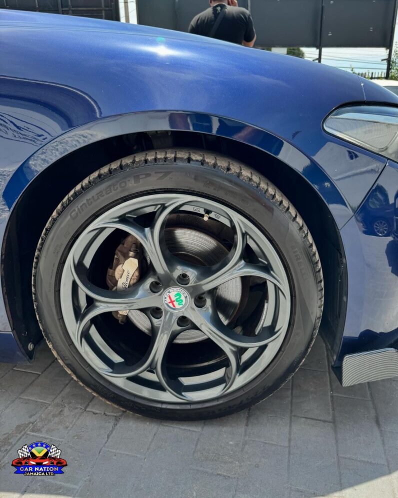 
								2016 Alfa Romeo Giulia full									