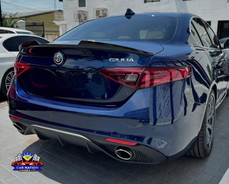 
								2016 Alfa Romeo Giulia full									