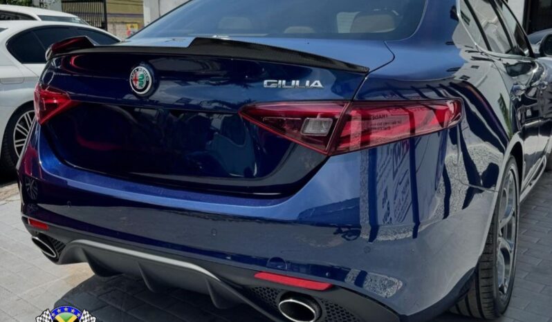 
								2016 Alfa Romeo Giulia full									