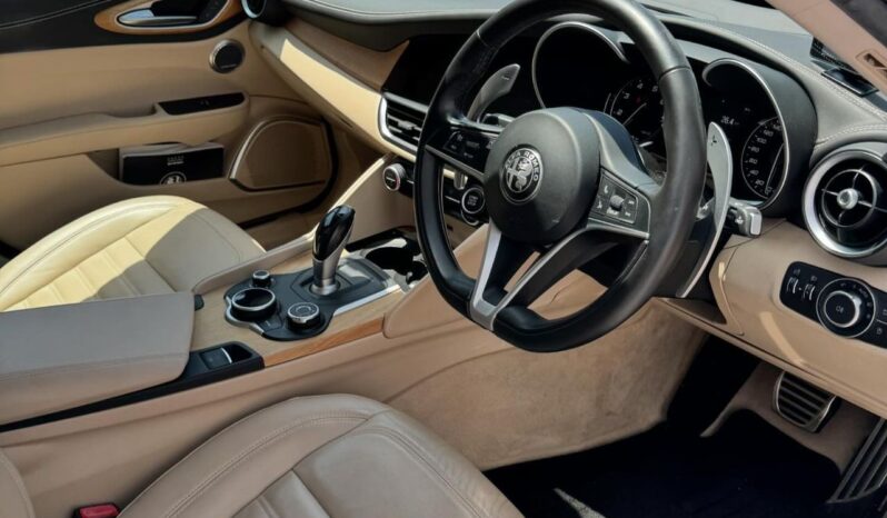 
								2016 Alfa Romeo Giulia full									