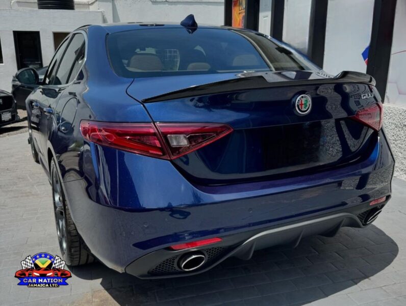 
								2016 Alfa Romeo Giulia full									