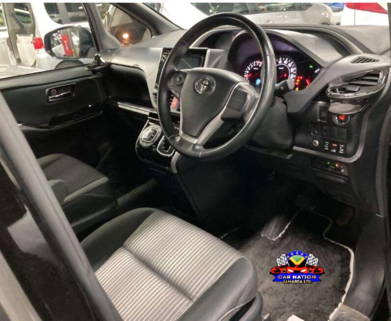 
								2020 Toyota Voxy ZS Kirameki 2.0L full									