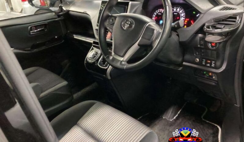 
								2020 Toyota Voxy ZS Kirameki 2.0L full									