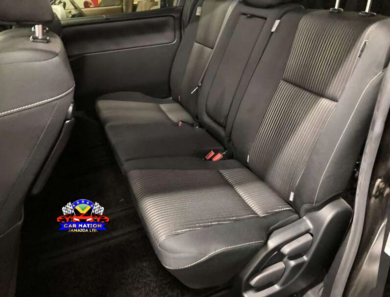
								2020 Toyota Voxy ZS Kirameki 2.0L full									