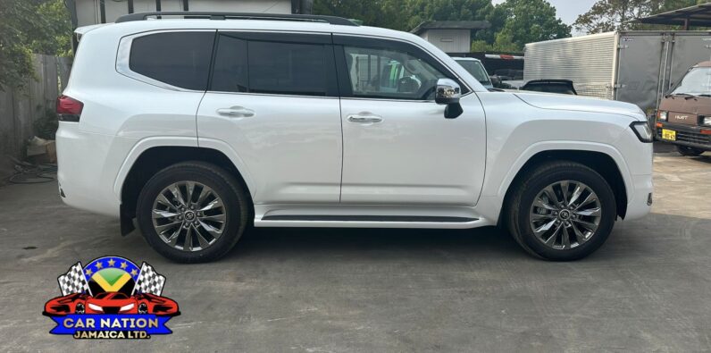 
								2024 Toyota Land Cruiser ZX 3.3L, Sunroof (300 SERIES) full									