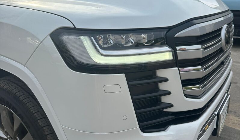 
								2024 Toyota Land Cruiser ZX 3.3L, Sunroof (300 SERIES) full									
