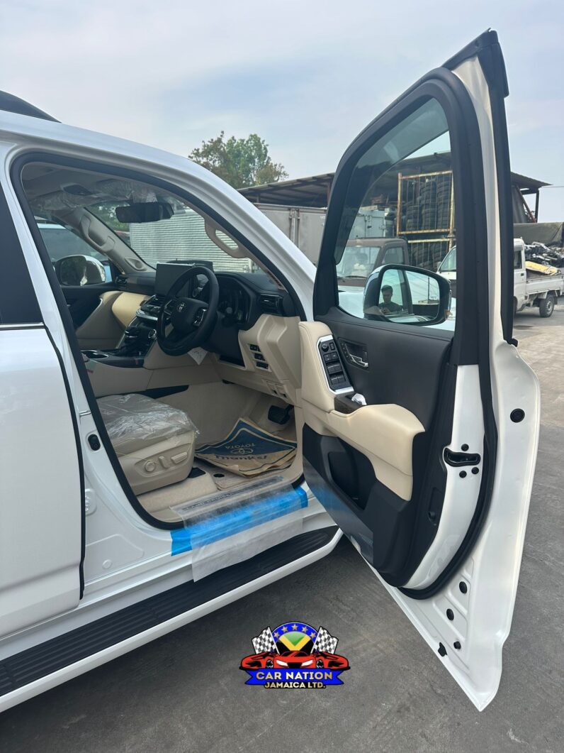 
								2024 Toyota Land Cruiser ZX 3.3L, Sunroof (300 SERIES) full									
