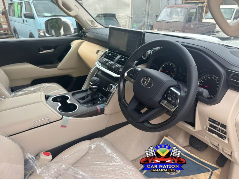 
								2024 Toyota Land Cruiser ZX 3.3L, Sunroof (300 SERIES) full									