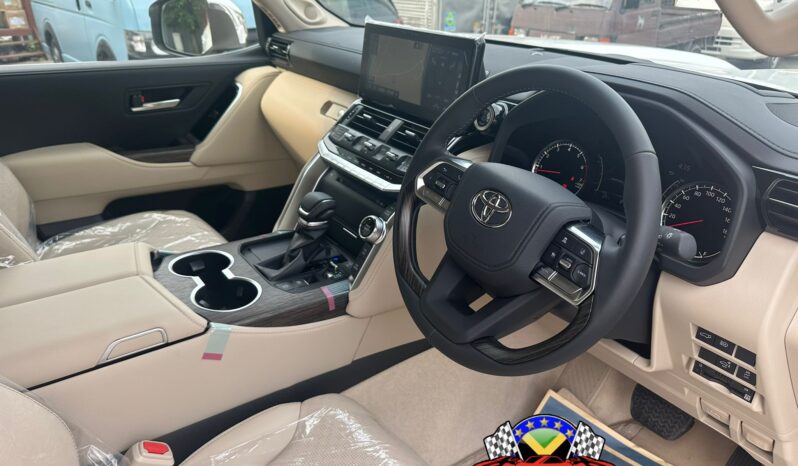 
								2024 Toyota Land Cruiser ZX 3.3L, Sunroof (300 SERIES) full									
