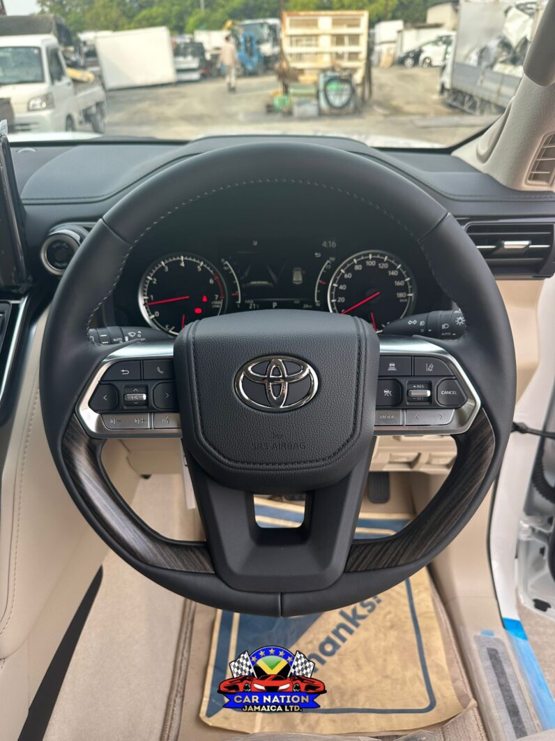 
								2024 Toyota Land Cruiser ZX 3.3L, Sunroof (300 SERIES) full									