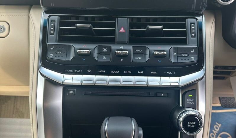 
								2024 Toyota Land Cruiser ZX 3.3L, Sunroof (300 SERIES) full									
