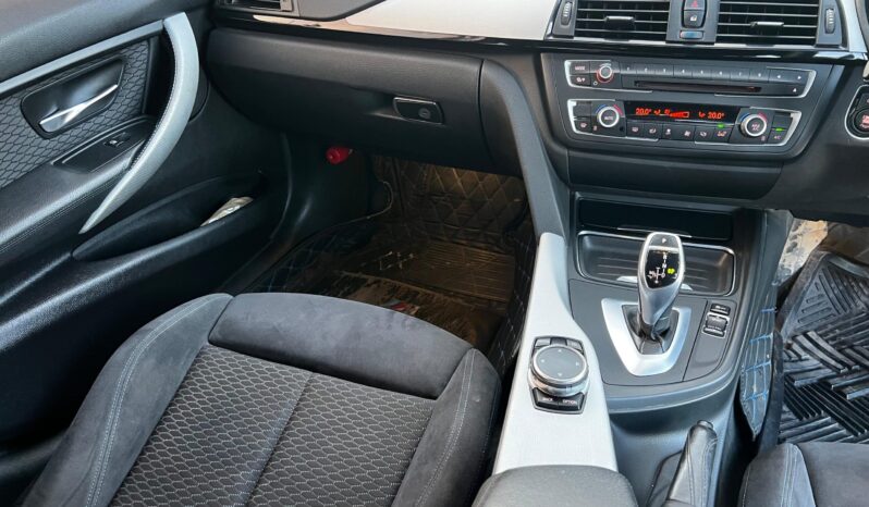 
								2016 BMW 320d M Sport full									