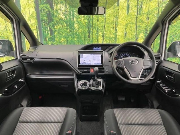 2021 Toyota Voxy ZS - Car Nation Jamaica Ltd