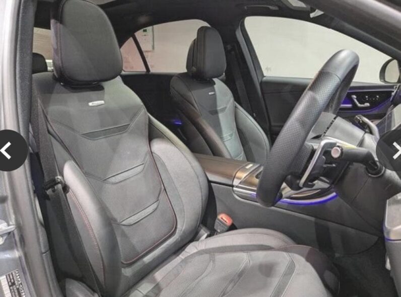 
								2023 Mercedes-AMG C43 full									