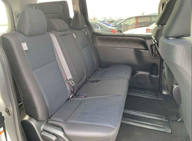 
								2019 Toyota Voxy full									