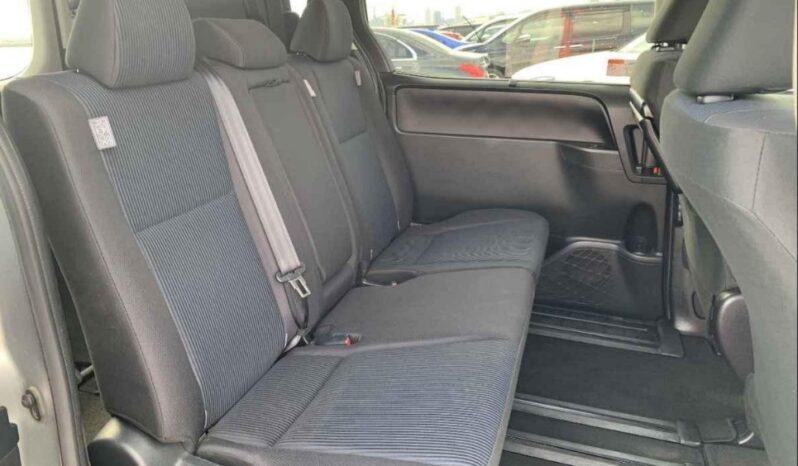 
								2019 Toyota Voxy full									