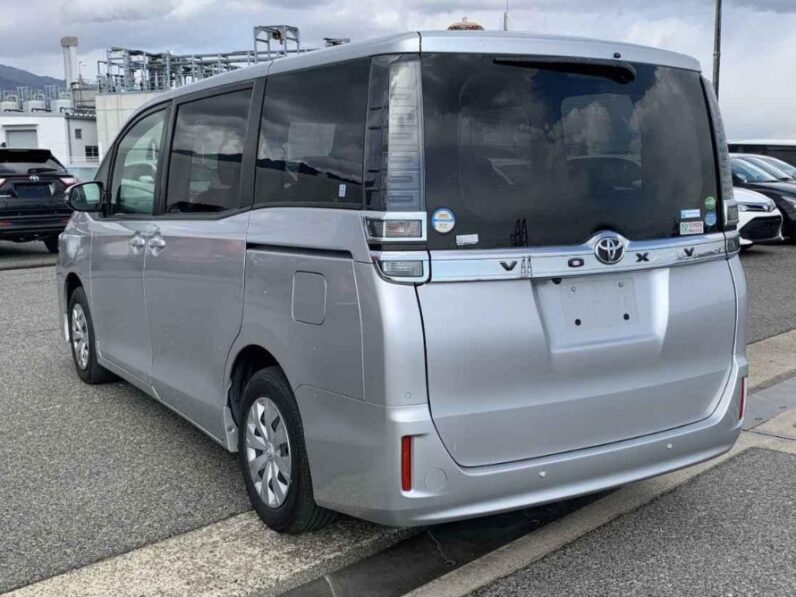 
								2019 Toyota Voxy full									
