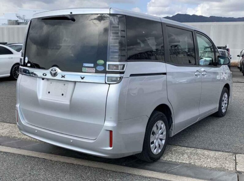
								2019 Toyota Voxy full									