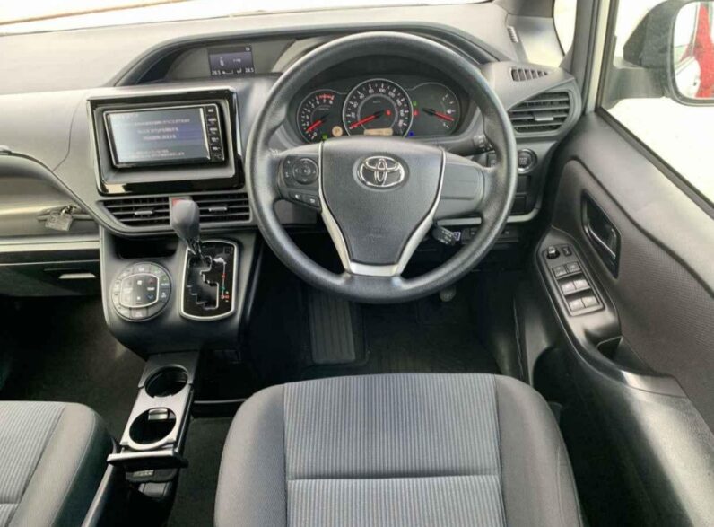 
								2019 Toyota Voxy full									