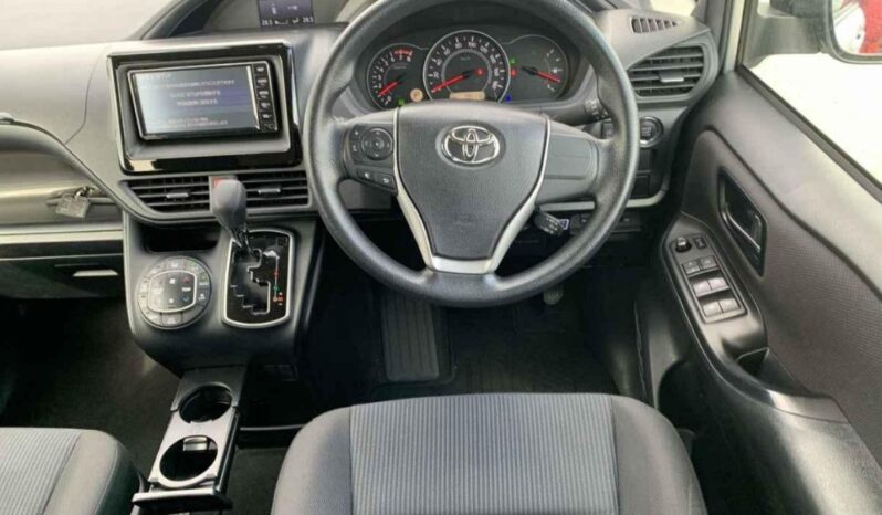 
								2019 Toyota Voxy full									