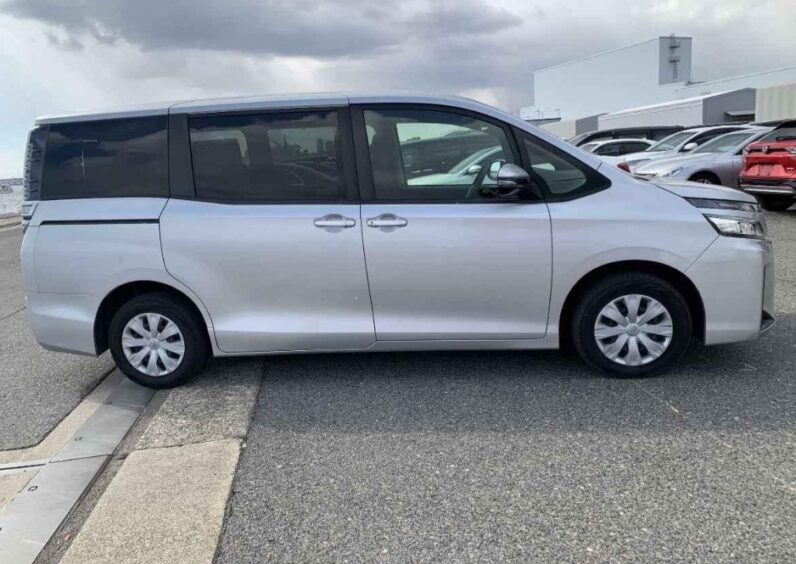 
								2019 Toyota Voxy full									