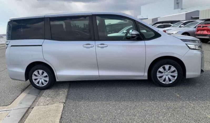 
								2019 Toyota Voxy full									