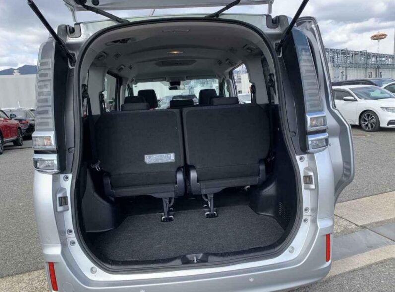 
								2019 Toyota Voxy full									