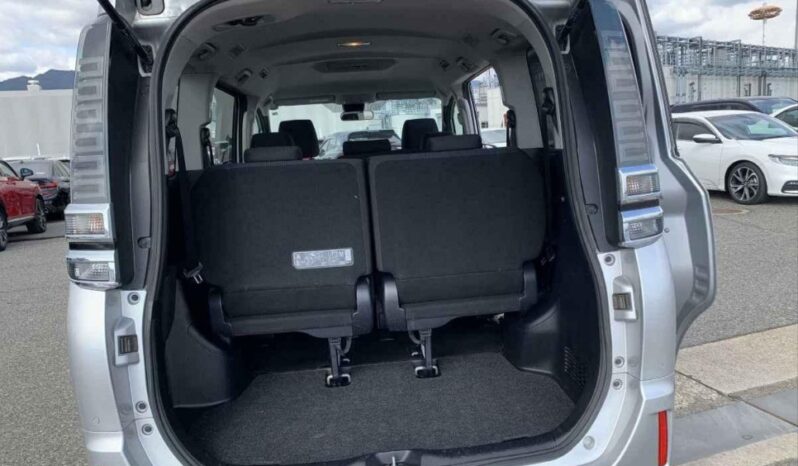 
								2019 Toyota Voxy full									