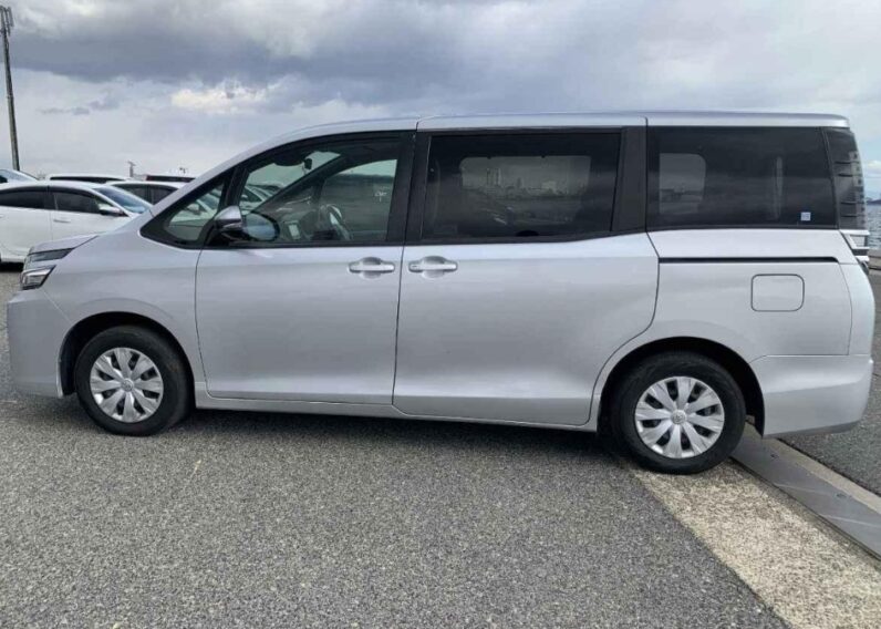 
								2019 Toyota Voxy full									