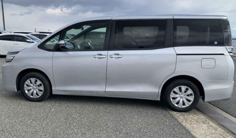 
								2019 Toyota Voxy full									