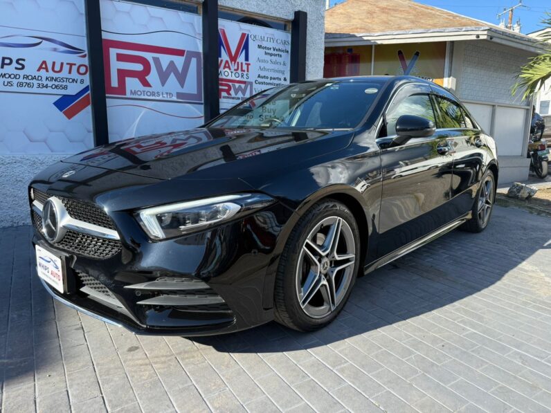 
								2022 Mercedes-Benz A180 AMG full									