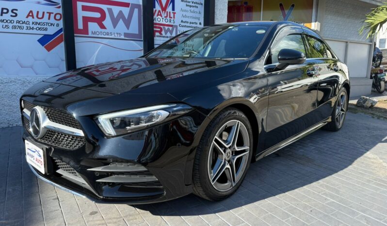 
								2022 Mercedes-Benz A180 AMG full									