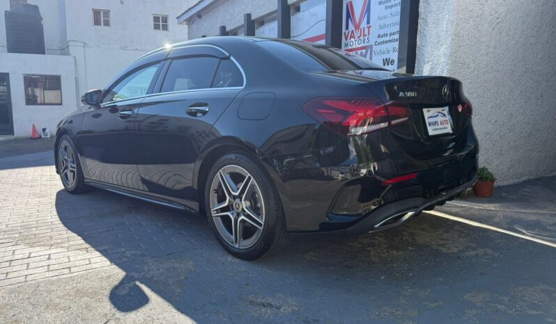 
								2022 Mercedes-Benz A180 AMG full									