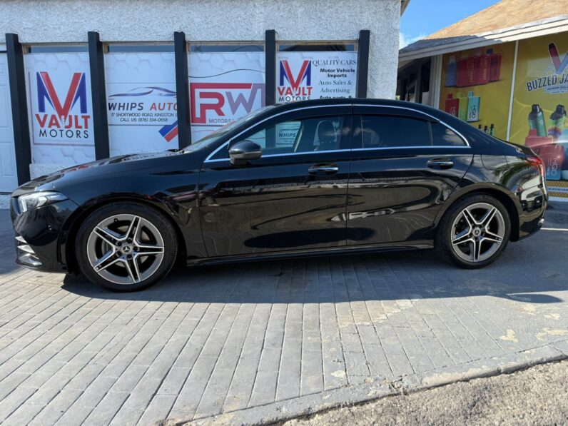 
								2022 Mercedes-Benz A180 AMG full									
