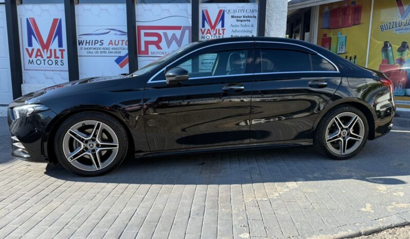 
								2022 Mercedes-Benz A180 AMG full									