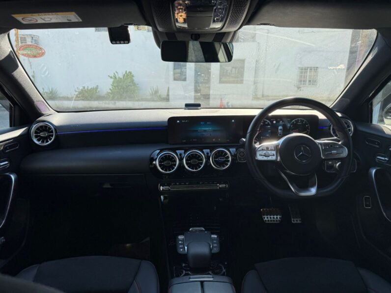 
								2022 Mercedes-Benz A180 AMG full									