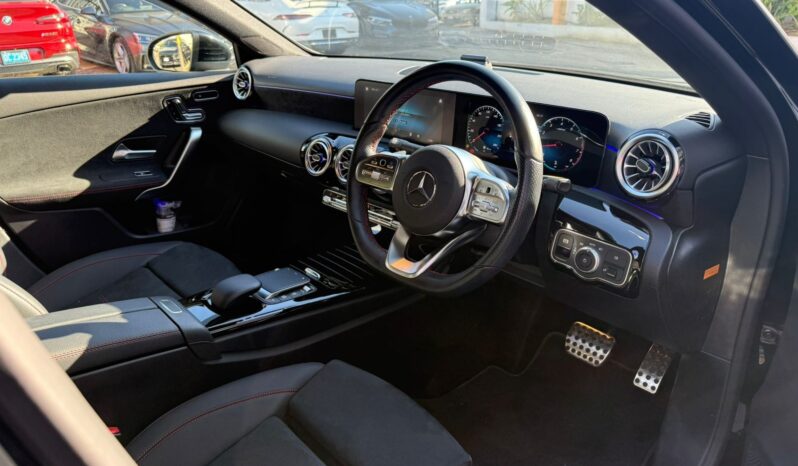 
								2022 Mercedes-Benz A180 AMG full									