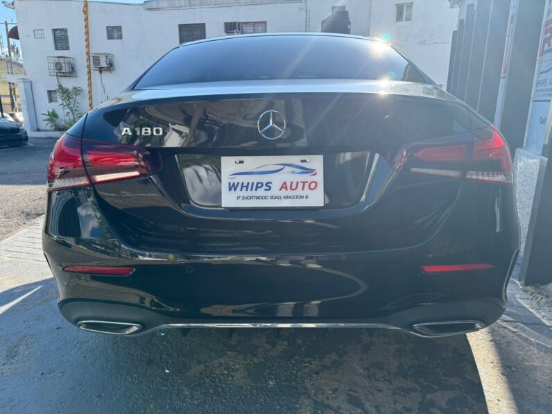 
								2022 Mercedes-Benz A180 AMG full									