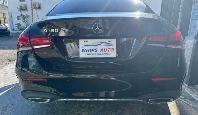 
								2022 Mercedes-Benz A180 AMG full									