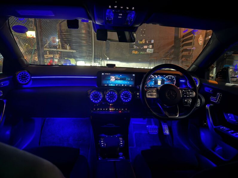 
								2022 Mercedes-Benz A180 AMG full									