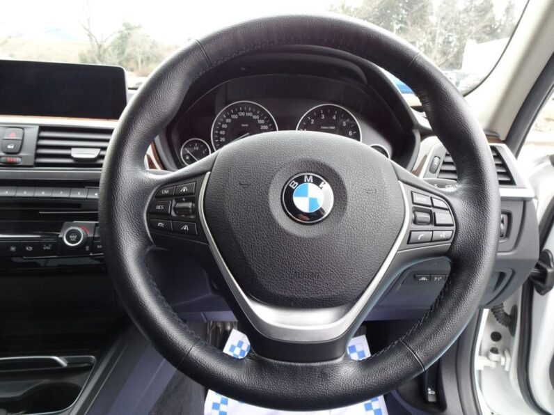 
								2016 BMW 320i (Luxury Line) full									