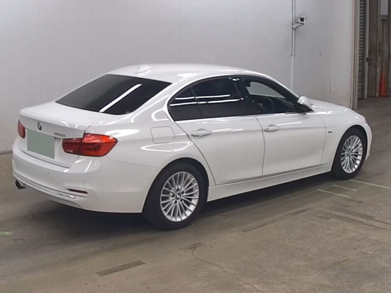 
								2016 BMW 320i (Luxury Line) full									