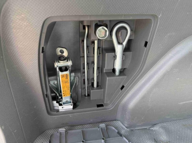 
								2019 Nissan AD 1.6L full									