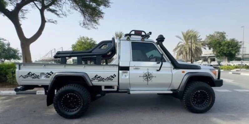 
								2016 Toyota Land Cruiser 70 Series single cab full									