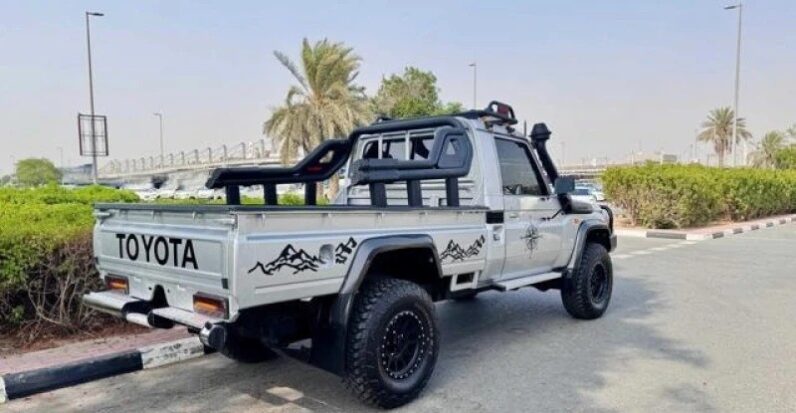 
								2016 Toyota Land Cruiser 70 Series single cab full									