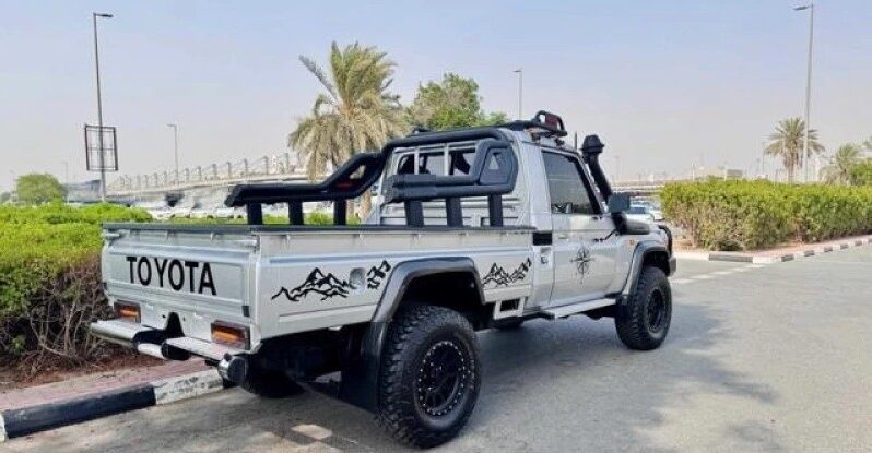 
								2016 Toyota Land Cruiser 70 Series single cab full									