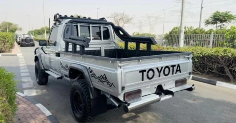
								2016 Toyota Land Cruiser 70 Series single cab full									