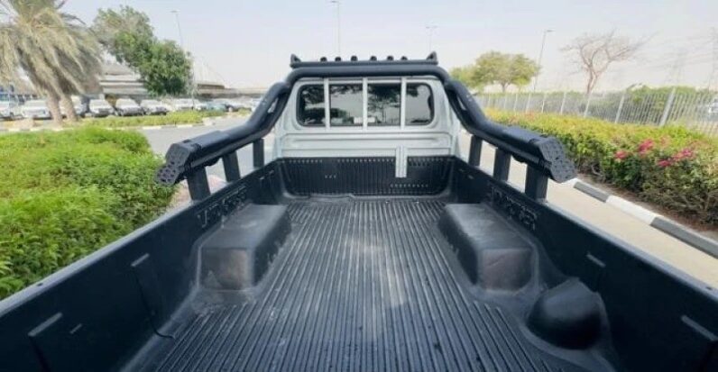 
								2016 Toyota Land Cruiser 70 Series single cab full									