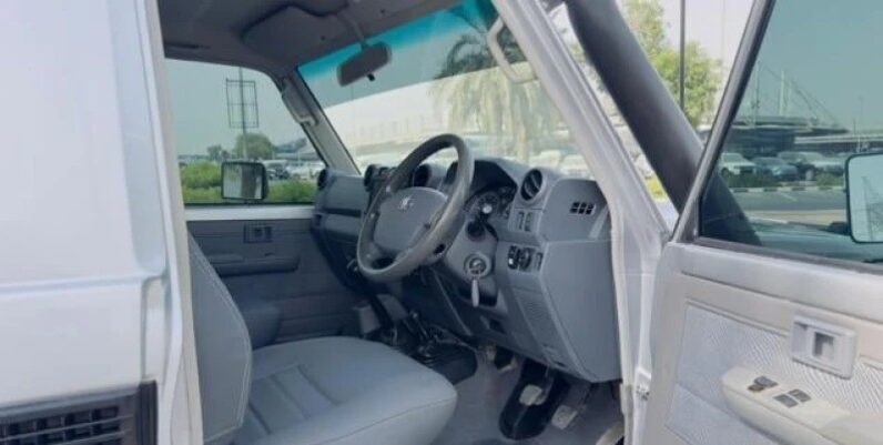 
								2016 Toyota Land Cruiser 70 Series single cab full									